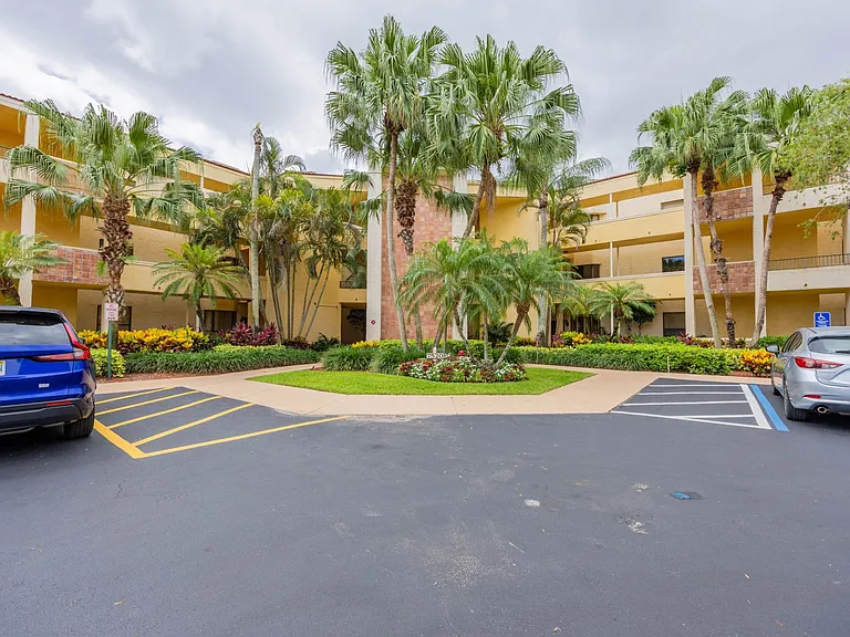 7520 La Paz Blvd #104 — Photo 9
