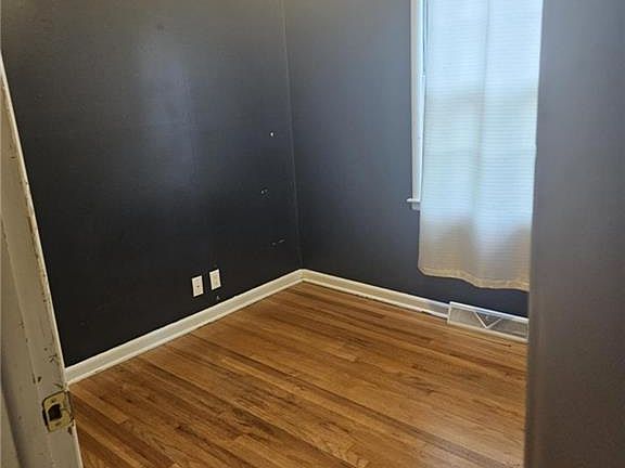 4th image of 5910 Claremont Ave