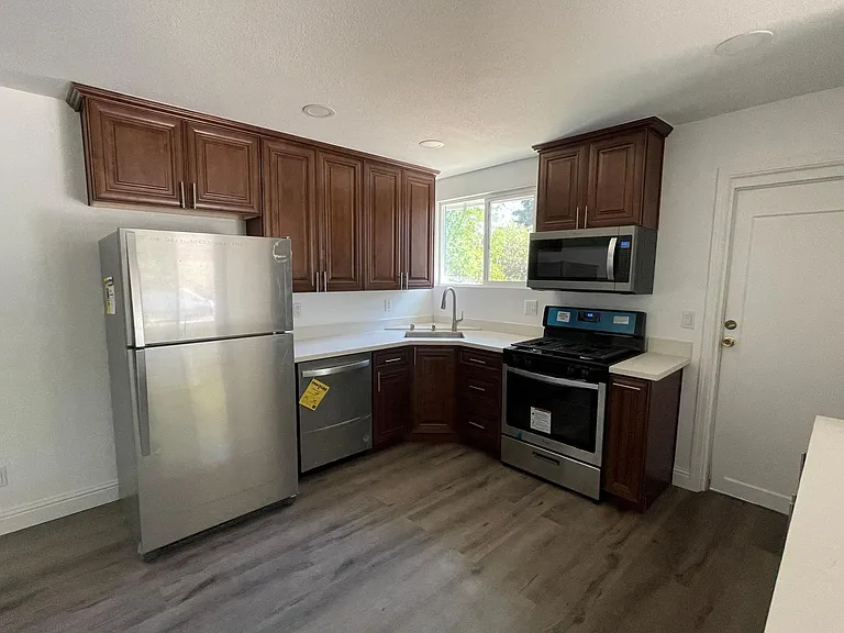 1680 Waltham Rd — Photo 2