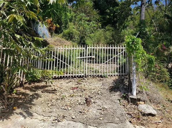 89 6th St, Juana Diaz, PR 00795