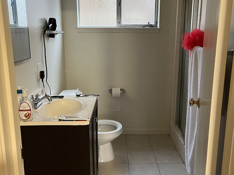 2nd image of 528 Kendall Ave #8