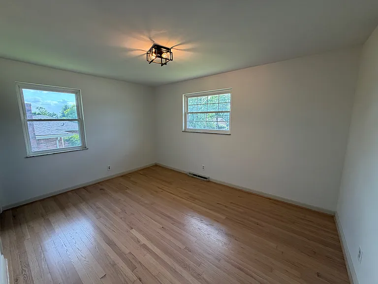 143 Capri Dr — Photo 8
