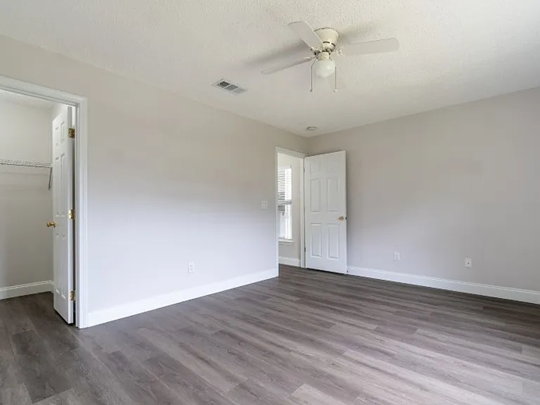 557 Grand Parke Dr — Photo 22