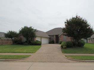 5516 Club House Dr, North Richland Hills, TX 76148