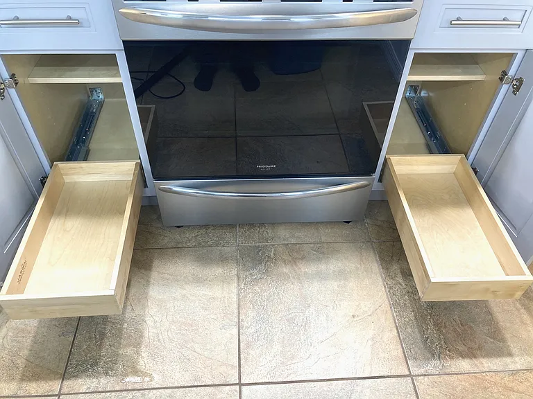 Pull-out drawers in kitchen