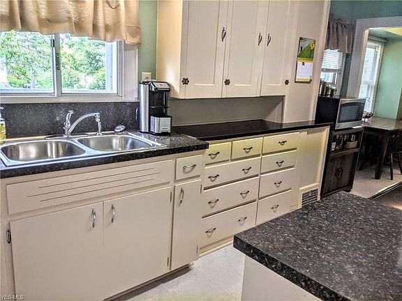 3rd image of 4986 Long Dr
