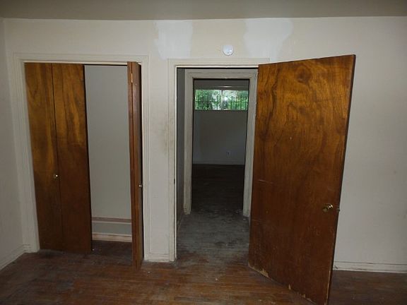5th image of 2404 Southland St