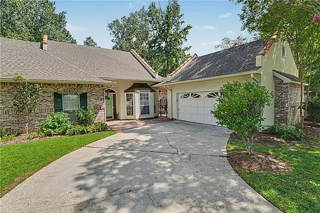 4 bed, 2.5 bath, 2228 sqft, $3,200 — Photo 2