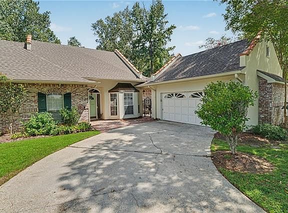 2nd image of 404 Rosedown Way