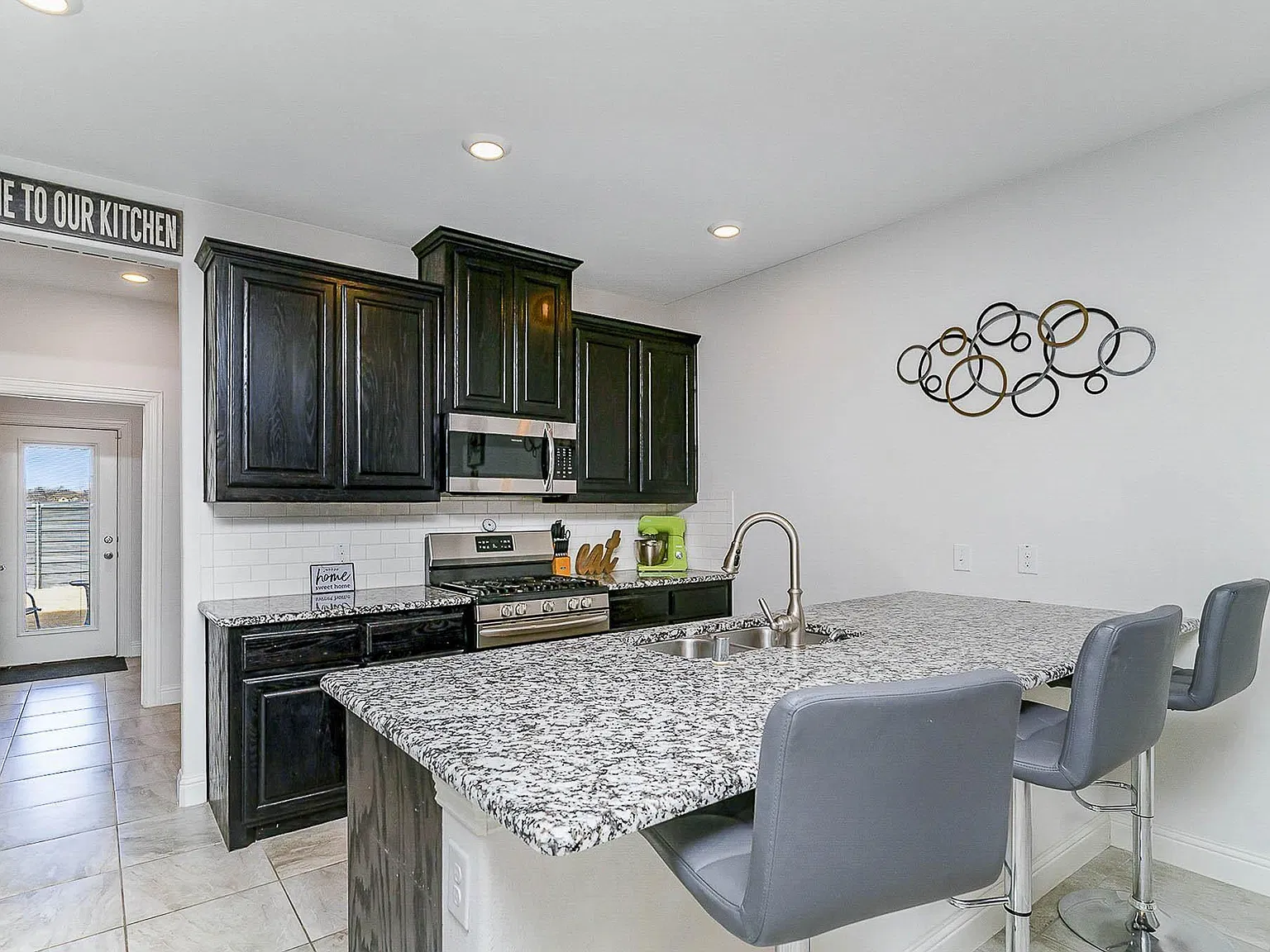 3 bed, 1587 sqft, $2,200 — Photo 3