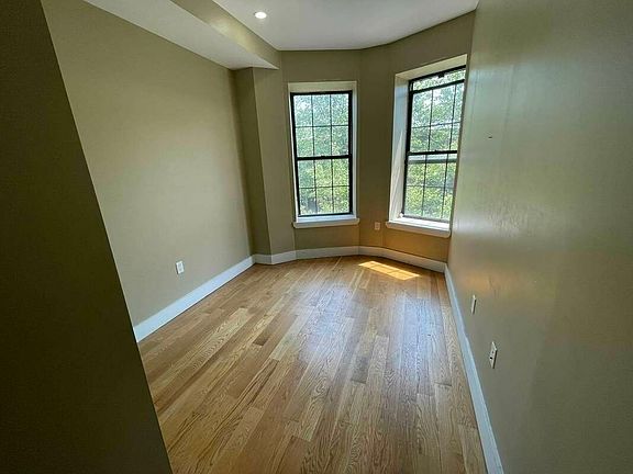 4th image of 277 Halsey St #3E