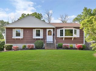 26 Carmen Dr, Nanuet, NY 10954