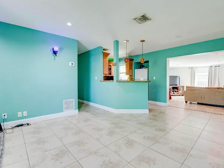 1704 Duncan St — Photo 4