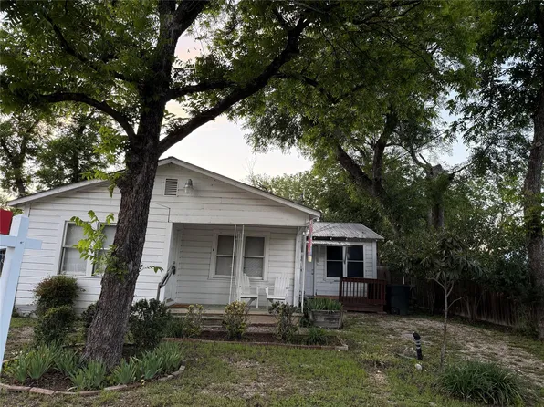 1828 W Mill St, New Braunfels, TX 78130