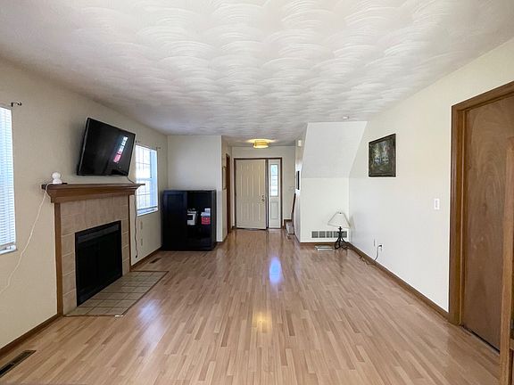 5th image of 373 E North St