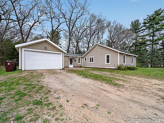 5th image of 1093 E Giles Rd