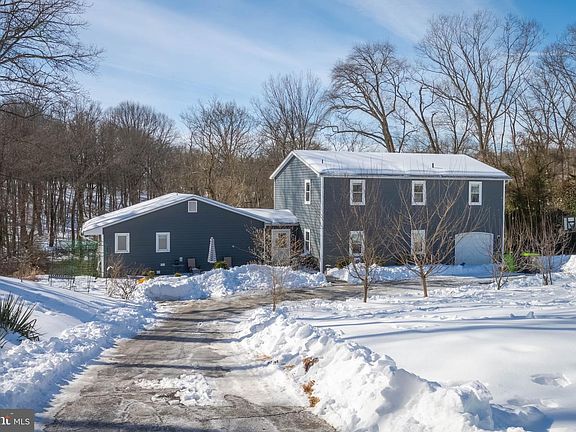 3rd image of 1628 N Bend Rd