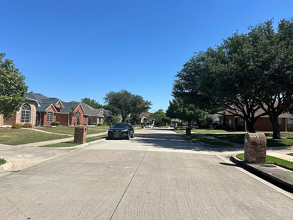 5th image of 130 Elmcrest Dr