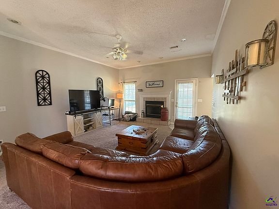 4th image of 409 Tucker Pl