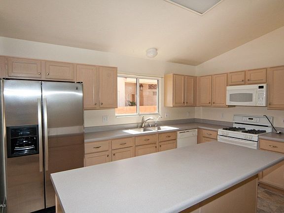 3rd image of 689 W Placita Vega Vis