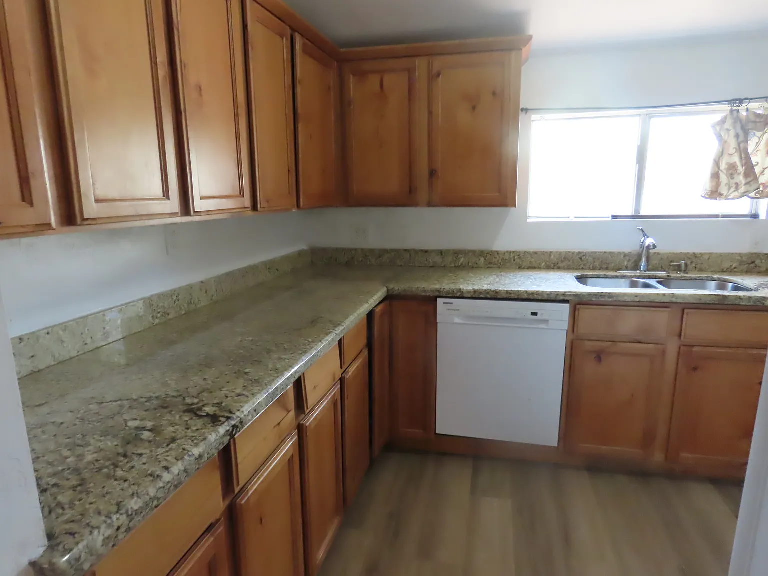 4 bed, 1286 sqft, $1,400 — Photo 4