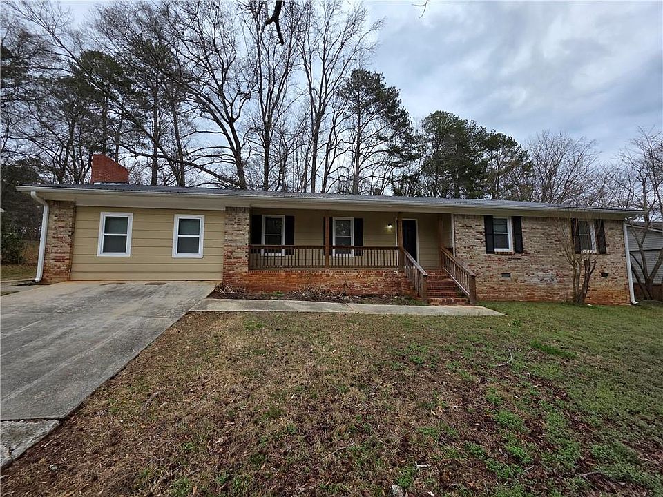 1st image of 724 Country Club Dr
