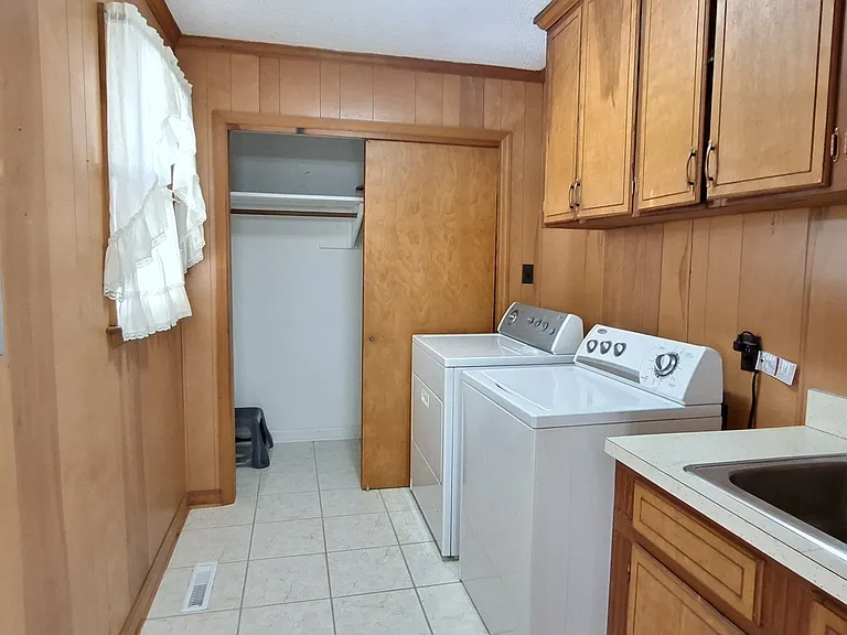 424 Lagrange Rd — Photo 9