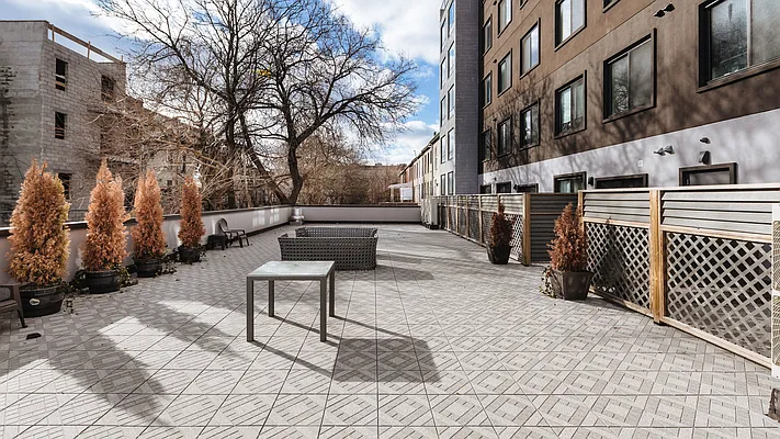 Rented by Nooklyn NYC LLC | media 43