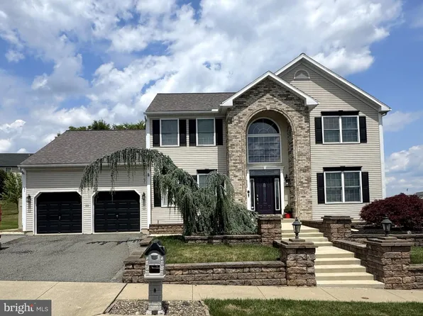 22 Shelly Dr, Sinking Spring, PA 19608