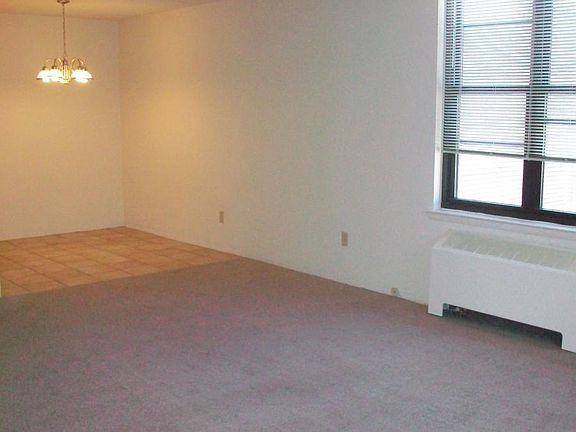 3rd image of 1015 Whalley Ave APT 2B