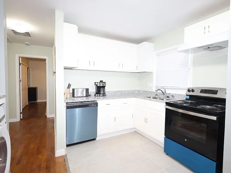 2202 Dering Cir NE #1 — Photo 23