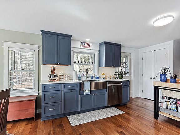 3rd image of 227 Warren Road