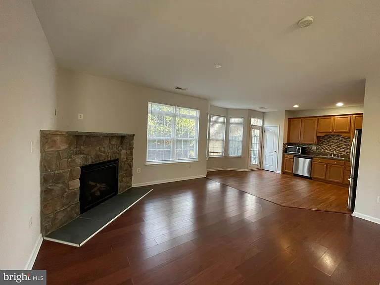 314 Kintyre Ln — Photo 6