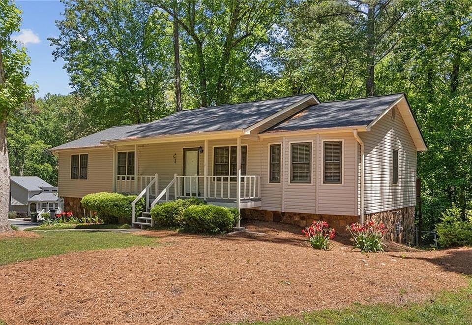 1st image of 608 Wellington Ct