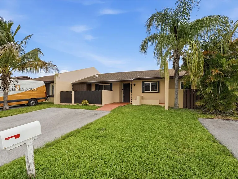 11601 SW 123rd Ave — Photo 3