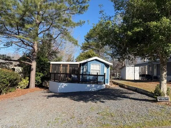 206 Cardinal Dr, New London, NC 28127