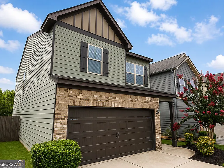 326 Lauren Dr — Photo 2