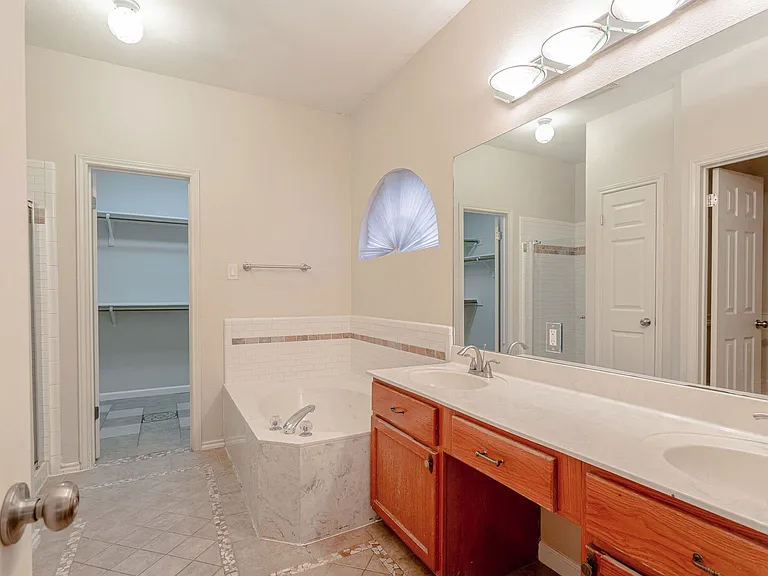 1235 Blackthorn Dr — Photo 15