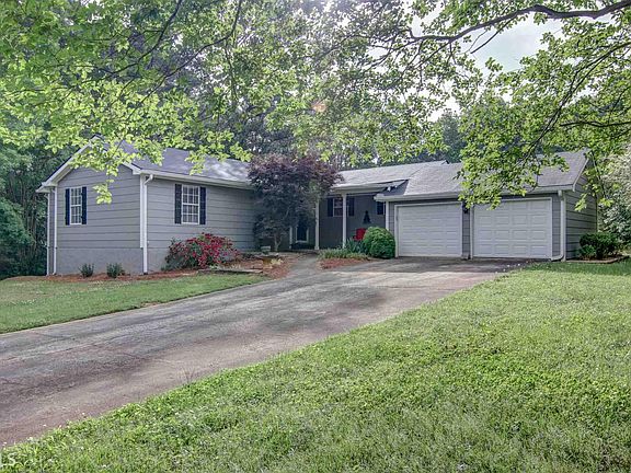 2nd image of 3923 Arbor Ln SE