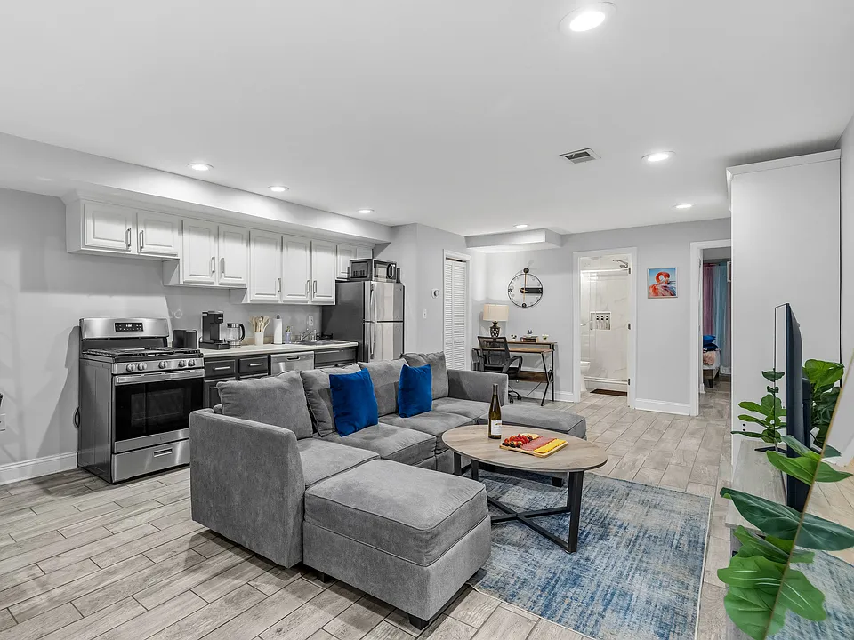 41 Florida Ave NW #B