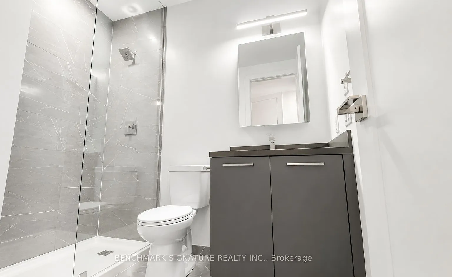 3 bed, $4,599 — Photo 4