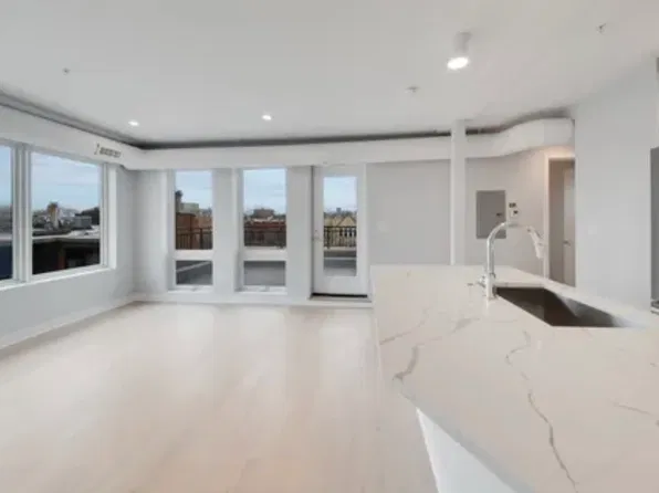 4637 N Ashland Ave #401, Chicago, IL 60640