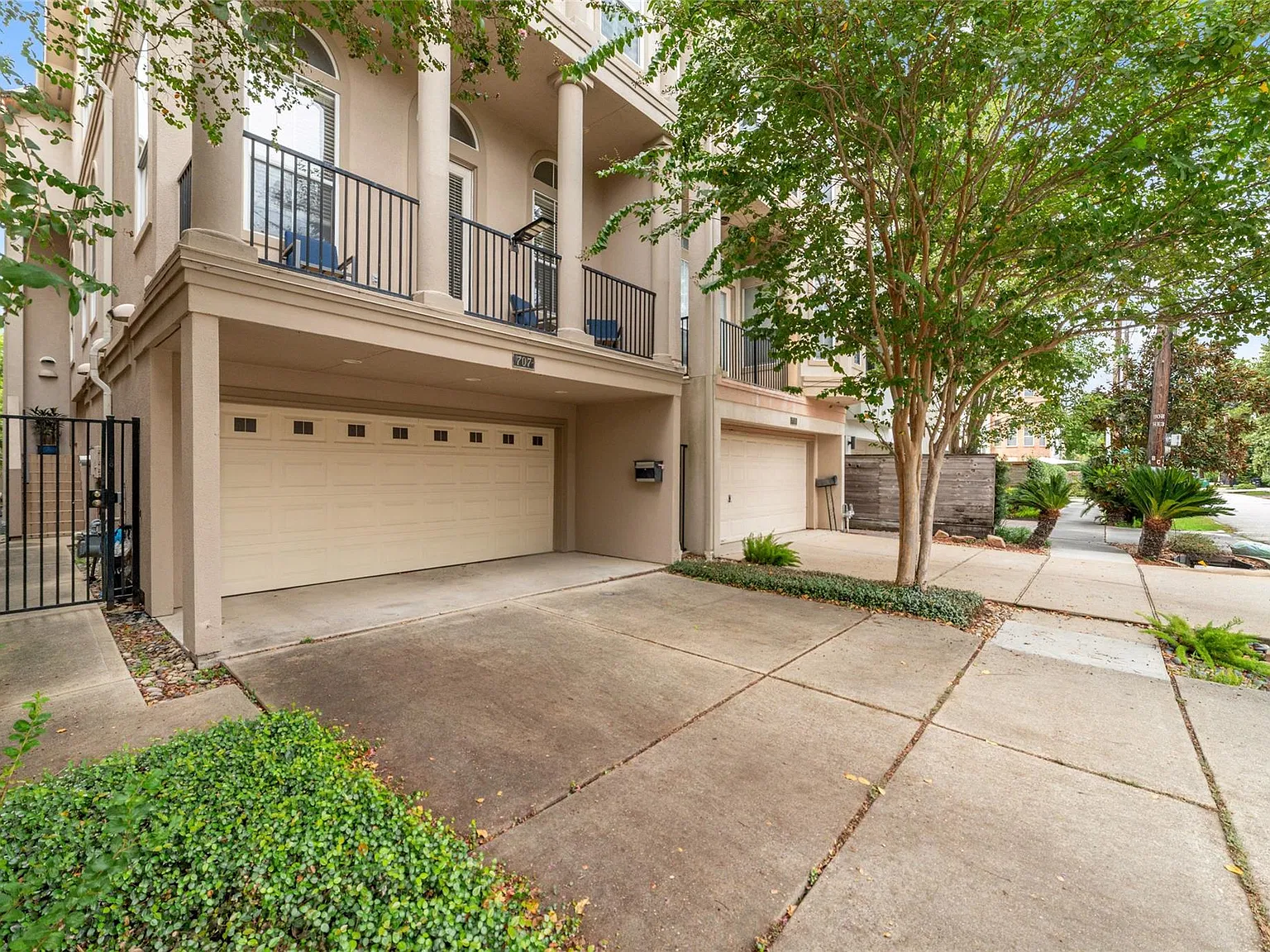 3 bed, 3.5 bath, 2997 sqft, $3,900 — Photo 3