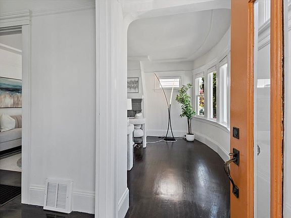 5th image of 25 Colonial Way