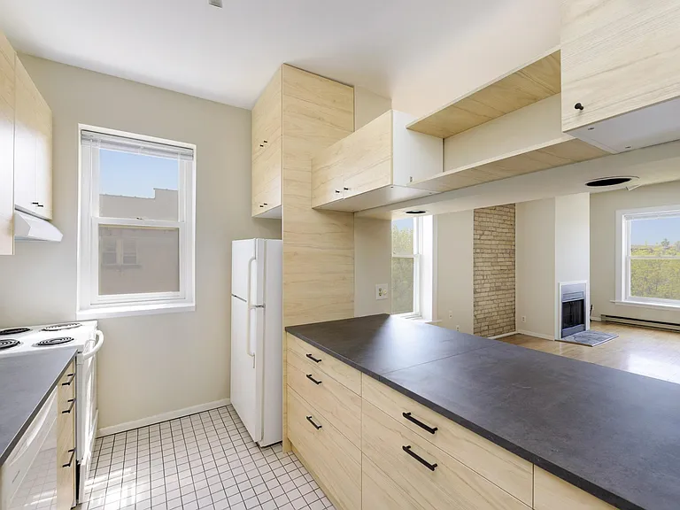 2421 Emerson Ave S #107 — Photo 5