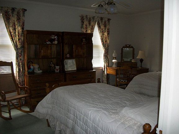 4th image of 410 Oak Hill Dr