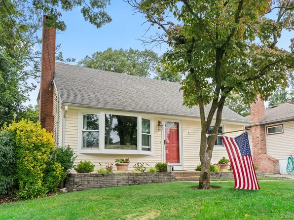 3 Knollwood Avenue, Bayville, NY 11709