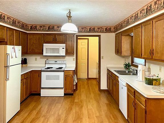 2nd image of 144 Royal Crest Dr Unit L