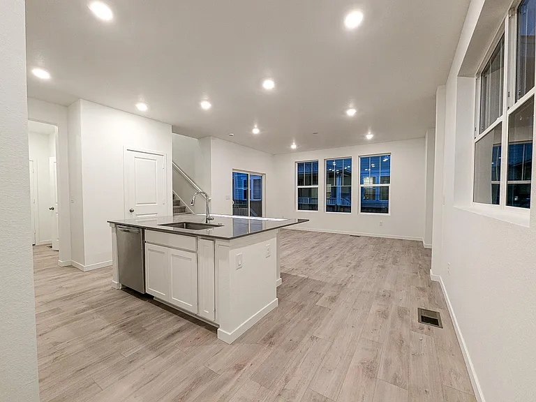 636 Lillibrook Pl — Photo 6