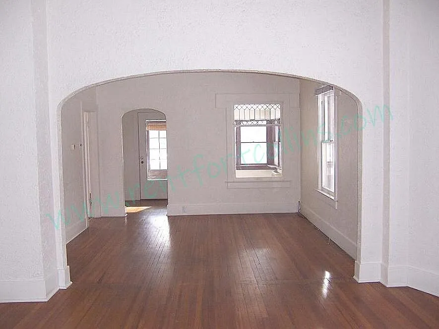 3 bed, 1.0 bath, 1095 sqft, $1,950 — Photo 2